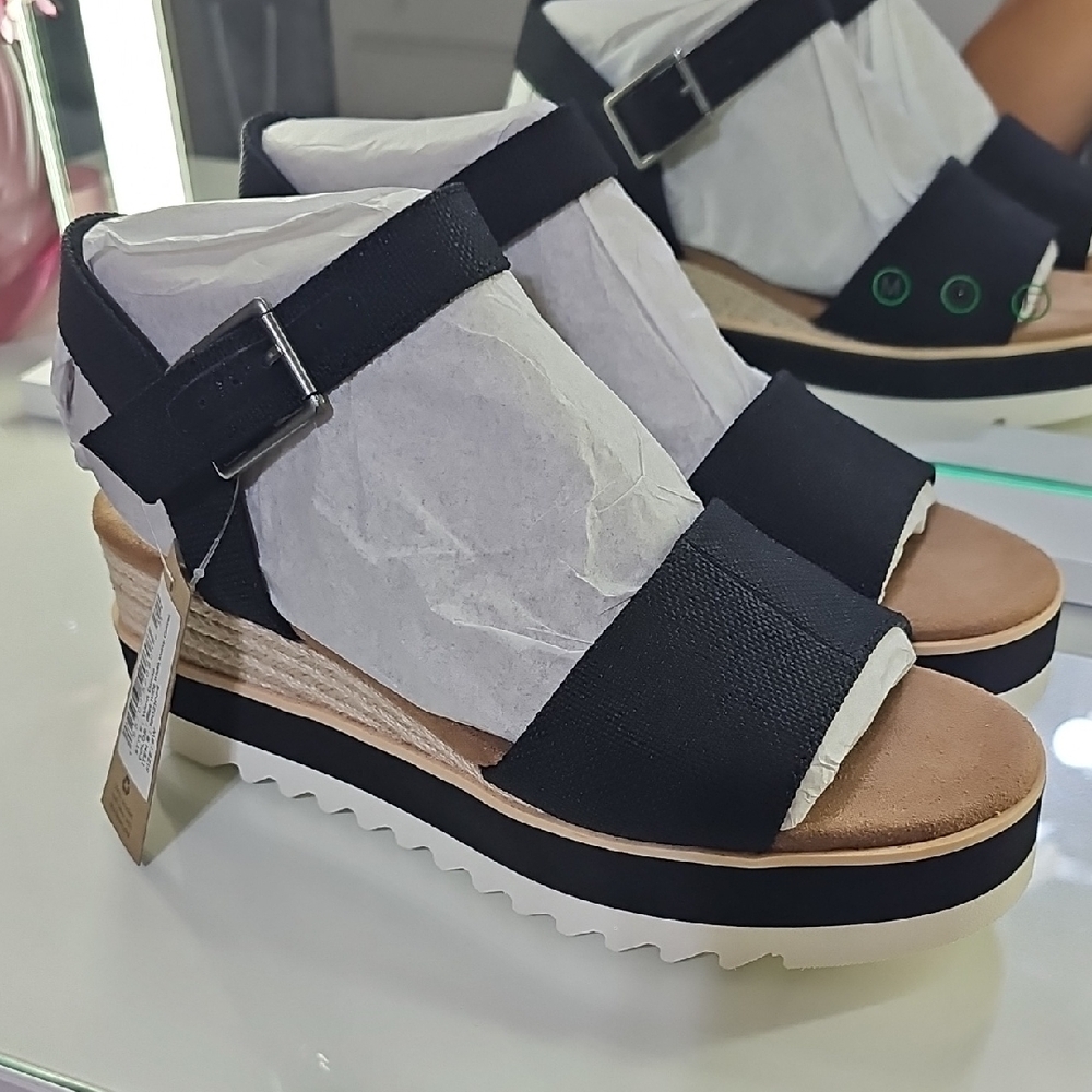 Toms "Diana" Black Wide Width Heavy Canvas